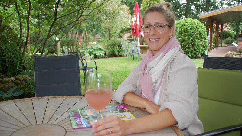 Sie holt eine Familienmesse nach Ruschwedel: Förderschullehrerin Meike Kohlrausch an ihrem Lieblingsplatz.