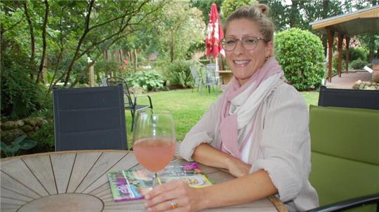 Sie holt eine Familienmesse nach Ruschwedel: Förderschullehrerin Meike Kohlrausch an ihrem Lieblingsplatz.