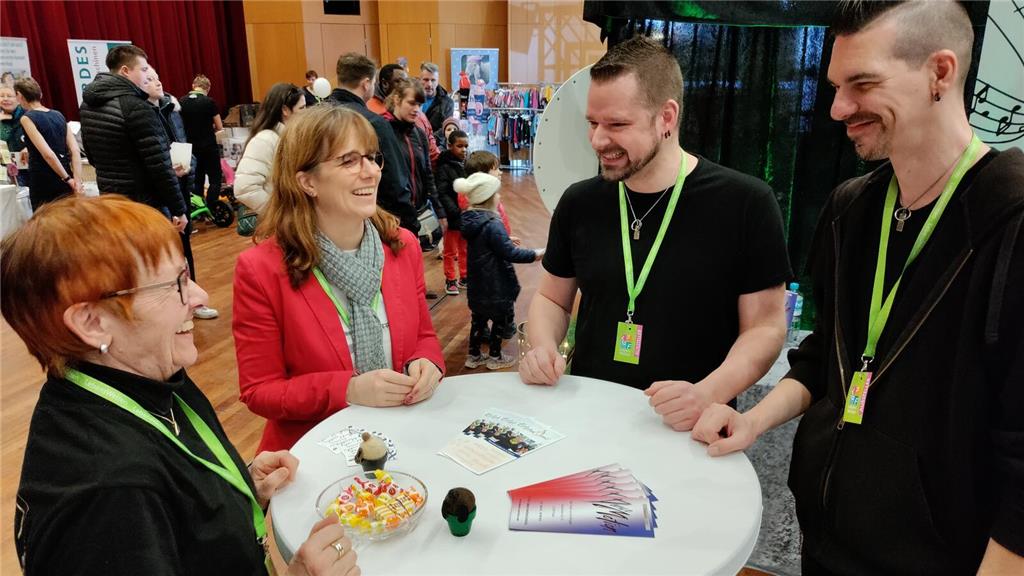 Sie informieren über Dance Motion: Frank van der Brüggen, Marco Seemund, Saskia ...