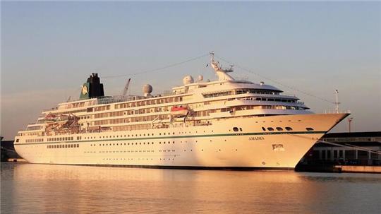 Sie ist 193 Meter lang und bietet Platz für bis zu 600 Passagiere: Die „Amadea“, das aus dem ZDF bekannte „Traumschiff“, kehrt früher als geplant in den Kreuzfahrtbetrieb zurück.