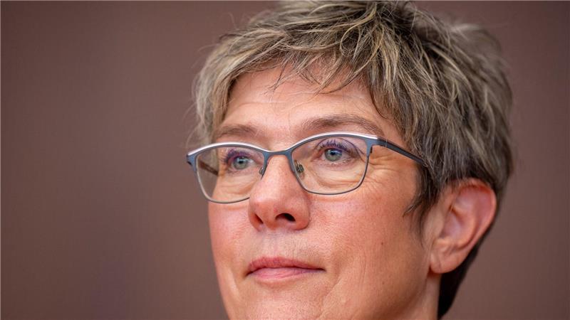 Kramp-Karrenbauer gewinnt gegen Merz-Kandidaten Sie ist die große Gewinnerin der Vorsitzenden-Wahl bei der Konrad-Adenauer-Stiftung. (Archivbild)