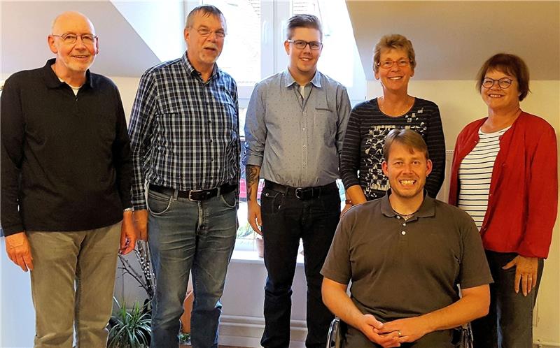 Sieben SPD-Kandidaten und der rote Faden für ein soziales Jork Sie kandidieren für die SPD: Jürgen Holländer, Ernst Tilsner, Patrick Tiedemann, Christine Pohlmann-Holländer, Christian Au, Ingrid Nilson (von links). Es fehlt Klaus Dieckmann.