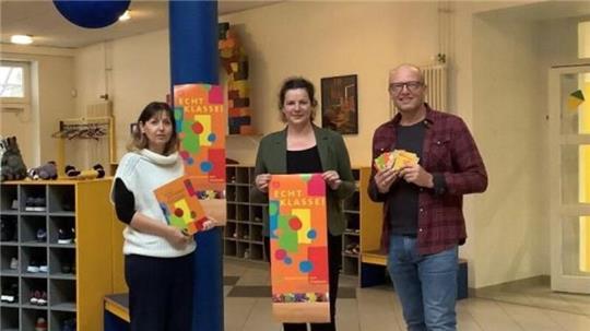 Sie kooperieren bei der Ausstellung „Echt Klasse“ für die Kinder der Montessori Grundschule: Katarzyna Piotrowski, Jacqueline Jugl und Thomas Heitmann.
