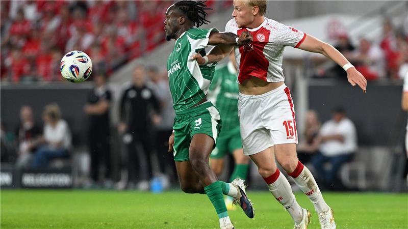 Sie lieferten sich ein hartes Duell: Noel Futkeu (l) und Ben Hüning.