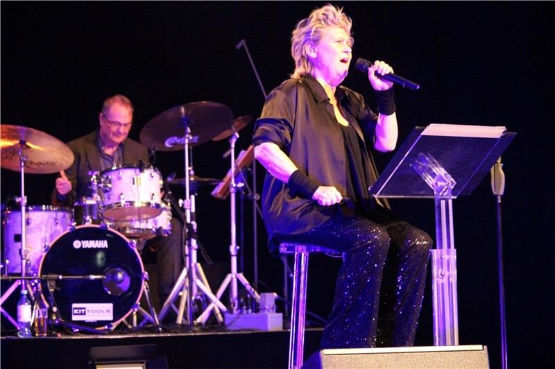 Sie nahm das Publikum mit auf eine musikalische Reise durch ihr Leben: Gitte Haenning am Donnerstagabend im Stadeum. Foto: Frank