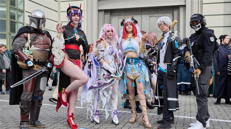 Cosplayer treffen sich in Hamburg Sie schlüpfen in fantasievolle Rollen.