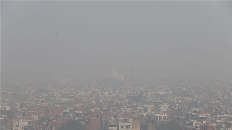Sie sehen, dass Sie nichts sehen: Dichter Smog liegt über der indischen Hauptstadt Neu-Delhi. 