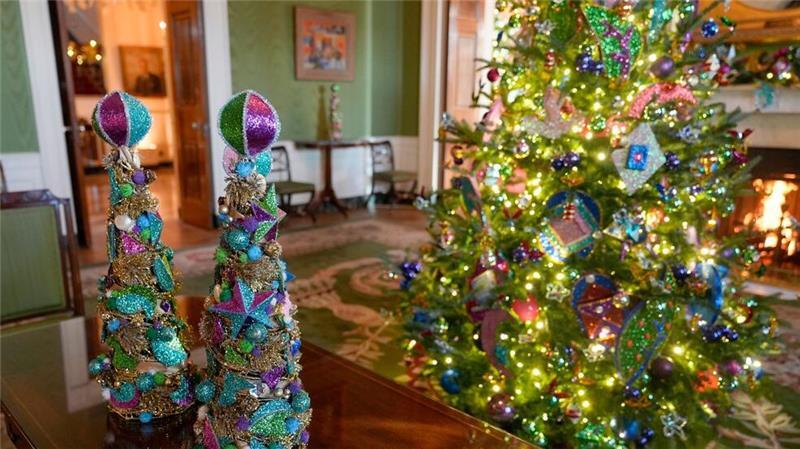 Jill Bidens Weihnachtsdeko: 165.075 Lichter im Weißen Haus Sie setzten zum Abschied einmal mehr auf Wärme und Opulenz. Bei den Trumps dürfte es wieder minimalistischer zugehen.