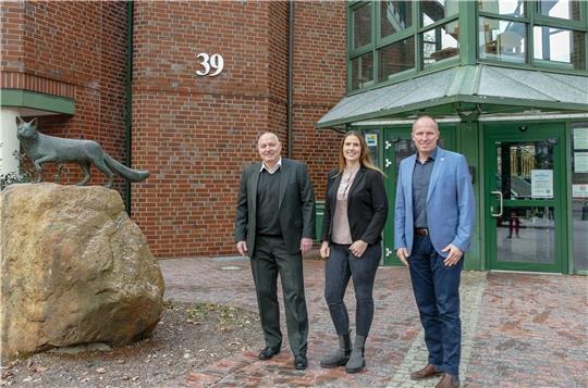 Sie sind Ansprechpartner für die regionale Wirtschaft in Neu Wulmstorf (von rechts): Bürgermeister Tobias Handtke, Wirtschaftsförderin Jennifer Coordes und Thomas Saunus, Fachbereichsleiter für Ortsentwicklung in Neu Wulmstorf. Foto: Gemein