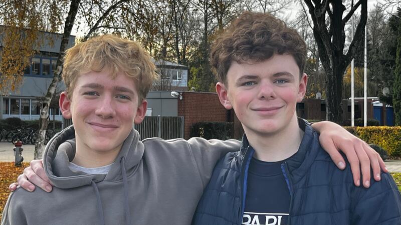Sie sind bald im Wehrdienst-Alter: Nikolas Schwebel und Linus Nagel vom Vincent-Lübeck-Gymnasium.
