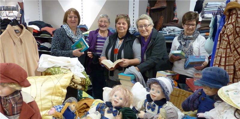 Sie sind das Team von der Hökerstube in Osten (von links): Cornelia Dembowski, Renate Wille, Sonja Eichwald, Ellen Groß und Jutta Patjens. Foto Eidtmann