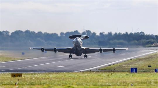 Sie sollen ersetzt werden: Aufklärungsflugzeuge vom Typ Awacs. (Archivbild)