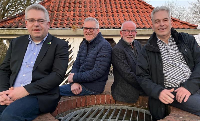Sie stellten ihre gemeinsame Suche nach einer neuen Führungskraft im Rathaus vor (von links): Matthias Wolff, Werner Hinck, Frank Wassermann und Jörn-Hinnerk Abbe.