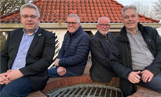 Sie stellten ihre gemeinsame Suche nach einer neuen Führungskraft im Rathaus vor (von links): Matthias Wolff, Werner Hinck, Frank Wassermann und Jörn-Hinnerk Abbe.