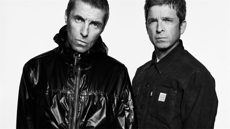 Sie tun es wieder: Liam (l) und Noel Gallagher wollen zusammen auf der Bühne stehen.