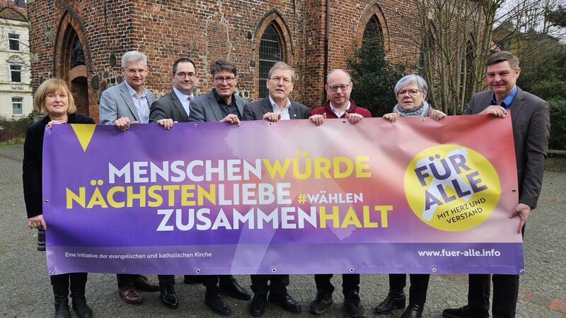 Sie unterstützen die Kampagne: Susanne Wendorf-von Blumröder, Michael Blömer, Albrecht Preisler, Martin Krarup, Hans Christian Brandy, Marc Wischnowsky, Jutta Rühlemann und Carsten Stock (von links).