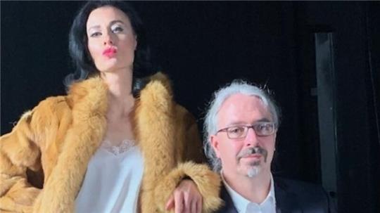 Sie versuchen einen Liederabend auf die Beine zu stellen: Cynthia Karatsoli als Sängerin Sophia Scholz und Olaf Runge als Pianist Thorsten Prien.