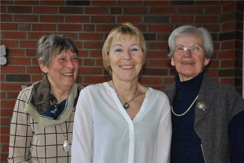 Ehrenamtliche dringend gesucht: DRK-Ortsverein droht das Aus Sie werben für ein Ehrenamt im DRK-Ortsverein : Gisela Knuf, Anna Rieth-Kunert und Irma Martens (von links) freuen sich über die Anerkennung und den Spaß bei gemeinsamen Aktivitäten, wollen aber aus Altersgründen nicht mehr für den Vorstand