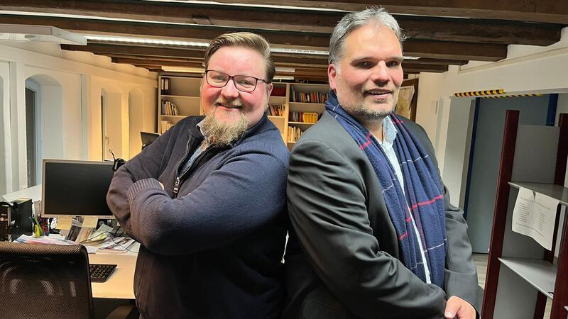 Sie wollen, dass die Antidiskrimierungsstelle bleibt: Clemens Ultsch und Benjanim Koch-Böhnke (rechts).