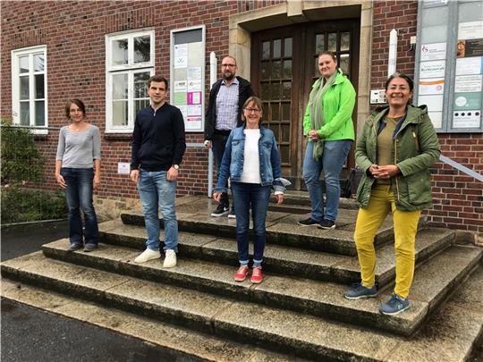 Sie wollen die Beratungsstellen für Menschen mit Migrationshintergrund und Flüchtlinge retten: Cornelia Meyer, Dierk van Dülmen (beide Awo), Oliver Kloth (Grüne), Ingrid Smerdka-Arhelger, Andrea Hell (beide BI Menschenwürde) und Filiz Polat