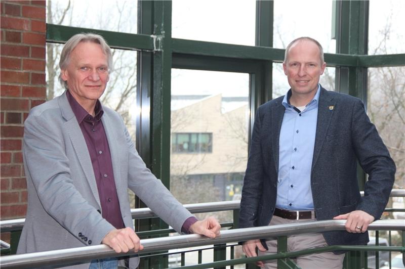Sie wollen die Defizite mal anders reduzieren: Bürgermeister Tobias Handtke (rechts) und Kämmerer Jörg Schröder wollen aus dem Haushalt streichen, was eh nicht realistisch umzusetzen ist. Foto: Michaelis