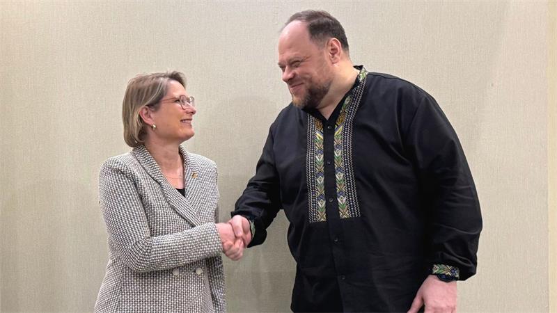 Sie wünsche der Ukraine „Freiheit, Selbstbestimmung und vor allem einen gerechten Frieden“, sagt die Ministerin.