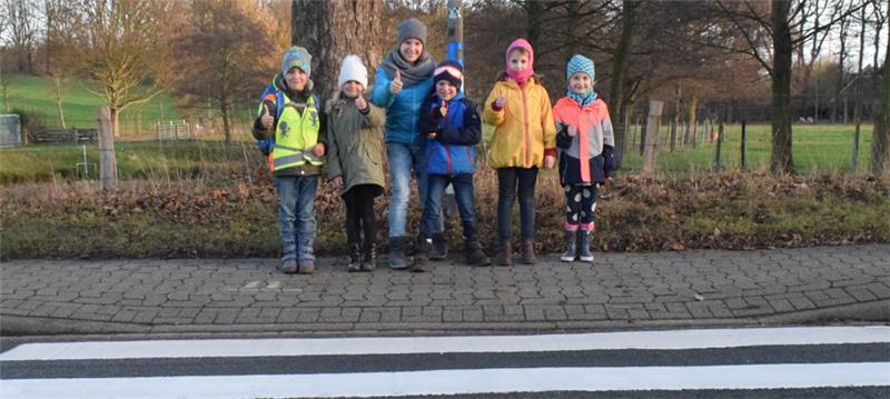 Sie wünschen sich einen sicheren Weg für Kinder zur Kita und Schule – auch morgens im Dunkeln.  Foto Wisser