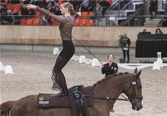 Sie wurden in dieser Kombination im April schon Weltcup-Sieger: Das Fredenbecker Trio Kathrin Meyer, Pferd Capitain Claus und Longenführerin und Trainerin Gesa Bührig.