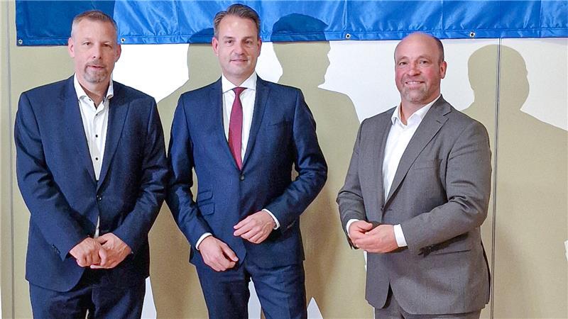 Erfolgreiches Geschäftsjahr: Volksbank Kehdingen zieht eine positive Bilanz für 2024 Sie zogen eine positive Bilanz: Firmenkundenleiter Lars Keitsch, Vorstandsvorsitzender Georg Alder und Privatkundenleiter Björn Großmann (von links).