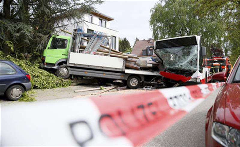 Sieben Menschen sind bei dem Unfall verletzt worden. Foto dpa