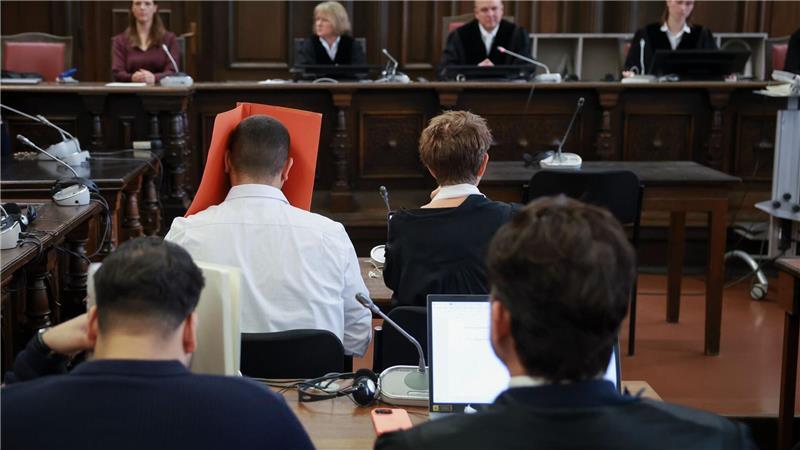 Sieben beziehungsweise siebeneinhalb Jahre Gefängnis erhalten die beiden in Hamburg verurteilten Raser, die das Leben eines Kindes auf dem Gewissen haben.