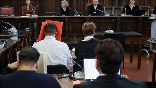 Sieben beziehungsweise siebeneinhalb Jahre Gefängnis erhalten die beiden in Hamburg verurteilten Raser, die das Leben eines Kindes auf dem Gewissen haben.