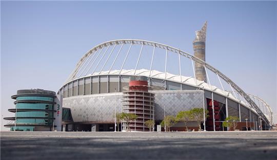Sieben der acht WM-Stadien liegen in und um Doha. Dazu zählt auch das Khalifa International Stadium in Al Rayyan, wo Deutschland sein erstes Vorrundenspiel gegen Japan austragen wird. Foto: Christian Charisius/dpa