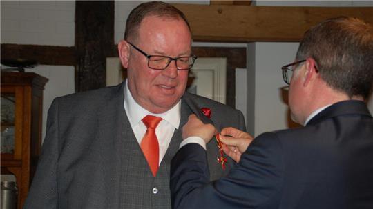 Siegfried Stresow im Februar 2023 bei der Verleihung des Bundesverdienstordens am Bande.