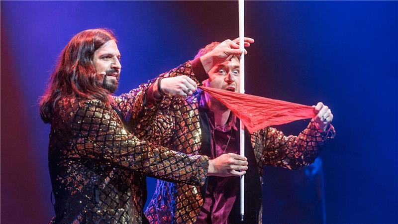 Schwuler Influencer erntet Hass-Tiraden für „Sesamstraße“-Auftritt Siegfried und Joy sollen die schlechte Laune vertreiben. (Archivbild)