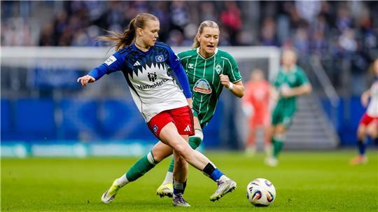 Siegtorschützin des HSV: Annaleen Böhler (l).