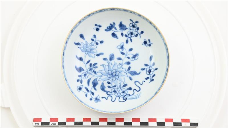 Sieht fein geputzt fast aus wie neu: das vermutlich chinesische Porzellan aus dem Schiffswrack. (Handout)