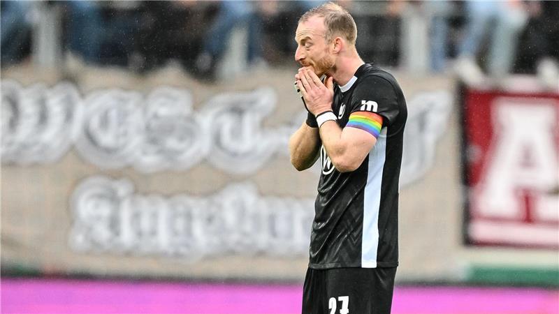 HSV gegen Wolfsburg: Stimmungshoch gegen Stimmungstief Sieht noch nicht genug Zusammenhalt in seiner Mannschaft: Wolfsburgs Kapitän Maximilian Arnold. (Archivbild)