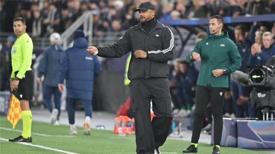 Sieht sein Team nicht weit von Topform entfernt: Bayern-Trainer Kompany (Archivbild)
