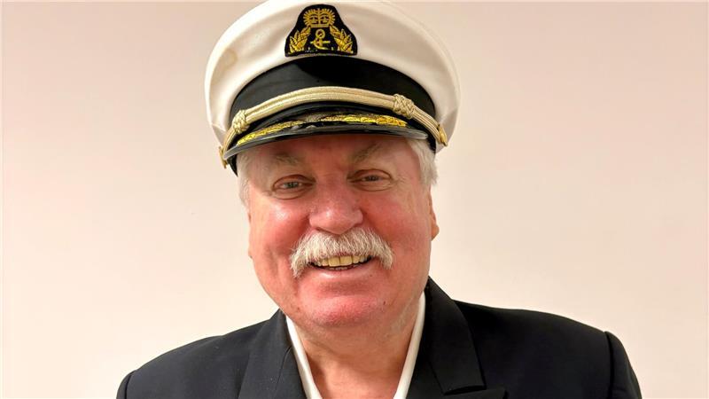 Signierstunde und Lesung mit norddeutschem Stargast: Klaus Baumgart feiert in Himmelpforten die Premiere seiner Autobiografie.