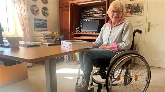 Sigrid Unruh arbeitete trotz ihrer Behinderung 45 Jahre Vollzeit als Verwaltungsfachkraft in Nordkehdingen. Die letzten fünf Jahre im Homeoffice in Assel.