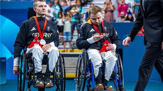 Silber für das Tischtennis-Doppel Thomas Schmidberger (l) und Valentin Baus (r).
