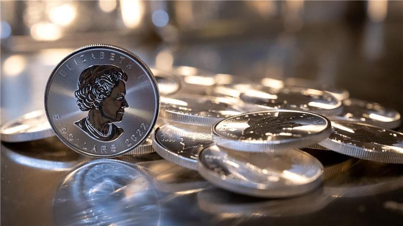 Silbermünzen wie die  „Maple Leaf“ sind bei Sammlern gefragt. (Archivbild)