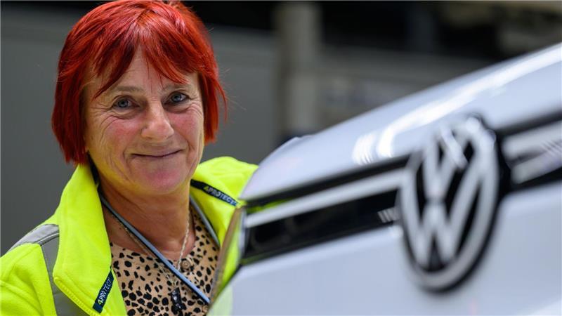 Silke Novotny ist seit 35 Jahren im Zwickauer Volkswagen Werk dabei. „Es muss hier weitergehen“, ist sie überzeugt.