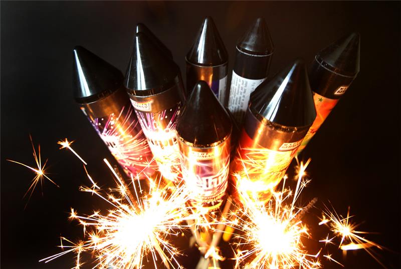 Silvesterfeuerwerk steht immer wieder in der Kritik (Symbolbild). Foto: Roland Weihrauch/dpa