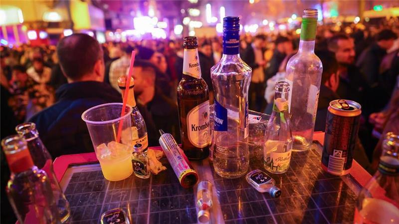 Analyse des Katers: Was macht Alkohol im Gehirn? Silvesternächte sind oft von alkohollastig. (Archivbild)