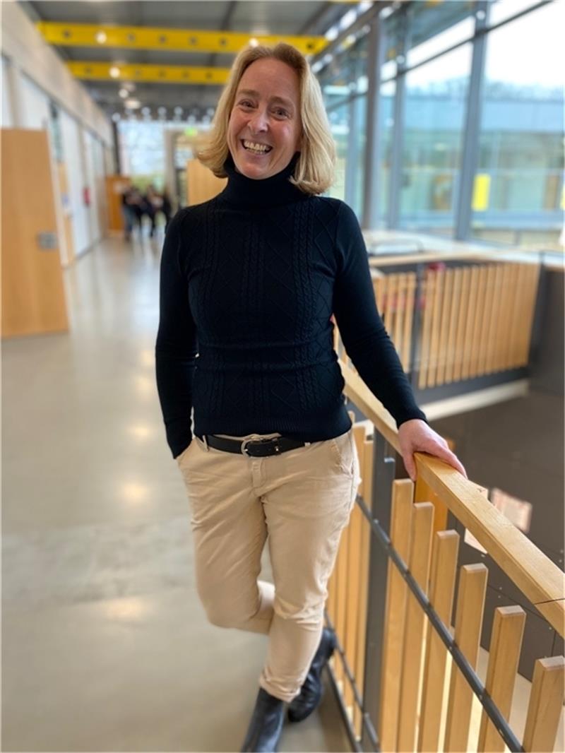 Silvia Holtfreter ist die neue Rektorin an der Oberschule Apensen – und eine alte Bekannte. Foto: Lepél