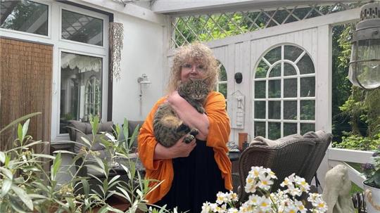Silvia Kerney ist eine der Vorsitzenden des Tiersuchdienstes Wesermarsch. Sie und ihre Mitstreiter kümmern sich ehrenamtlich darum, Fundtiere wieder zu ihren Besitzern zurückzubringen. 