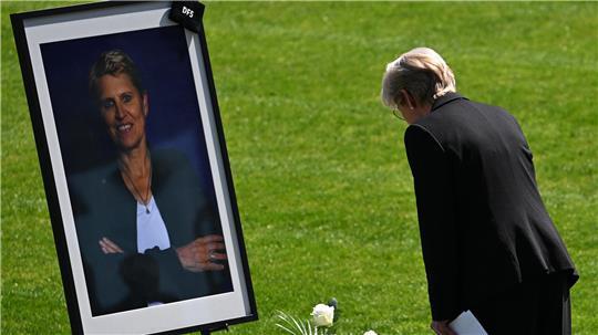 Silvia Neid bei der Trauerfeier zu Ehren der verstorbenen Doris Fitschen.