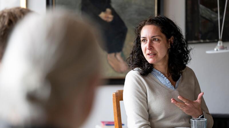 Zwischen Trauma und Glück: Pflegeeltern dringend gesucht Silvia Viernickel im Gespräch.